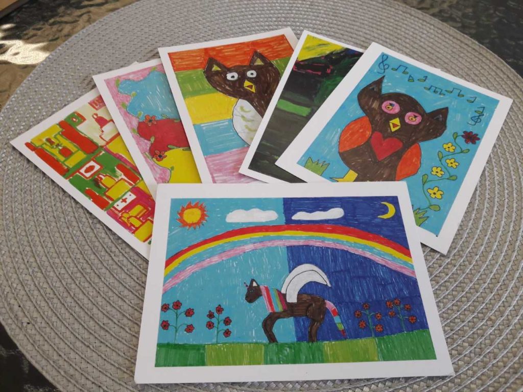 Värikkäitä eläinaiheisia kortteja