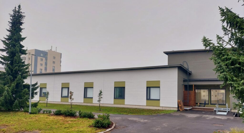 Onnikoti Toukolan valkoinen rakennus