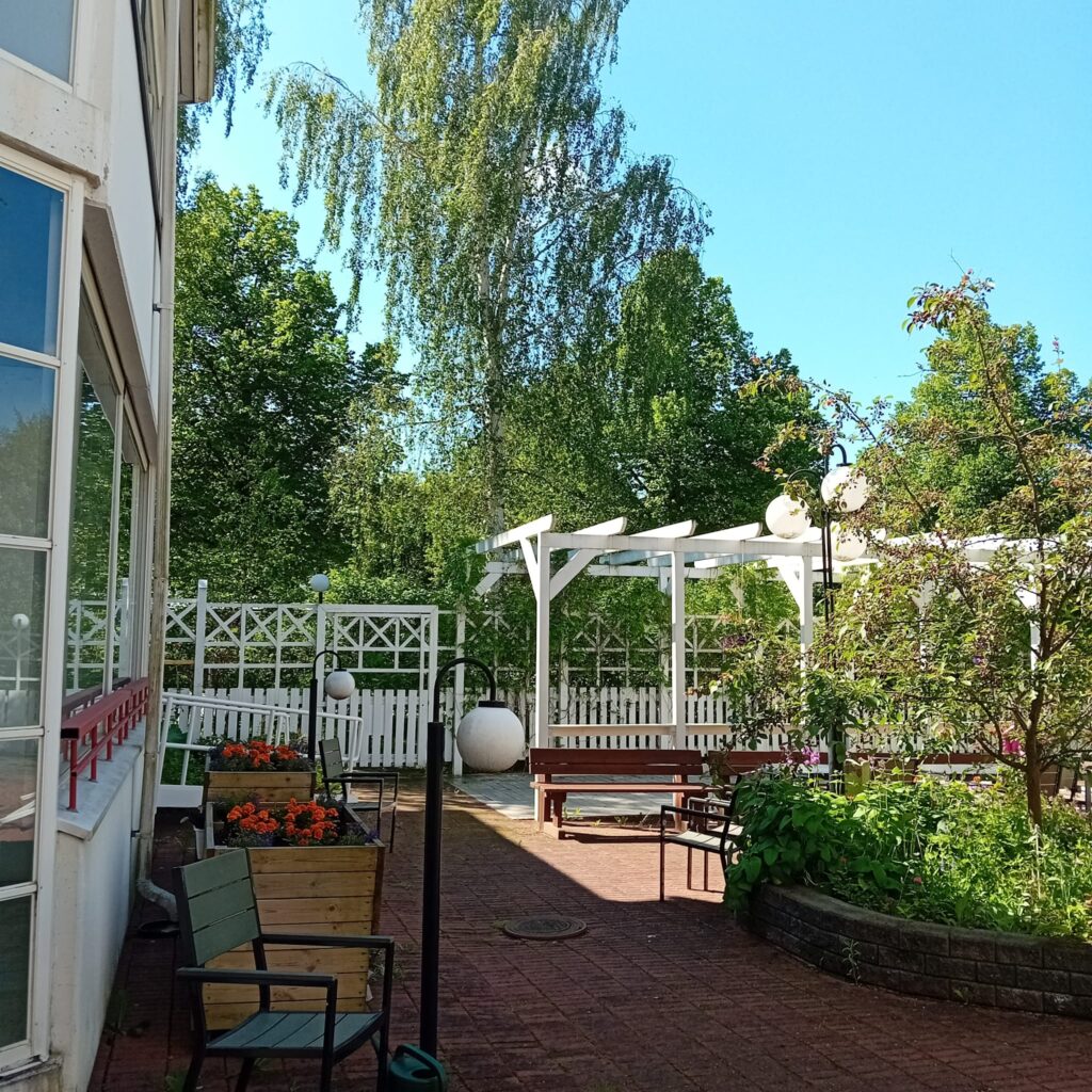 Onnikoti Ritarin takapiha