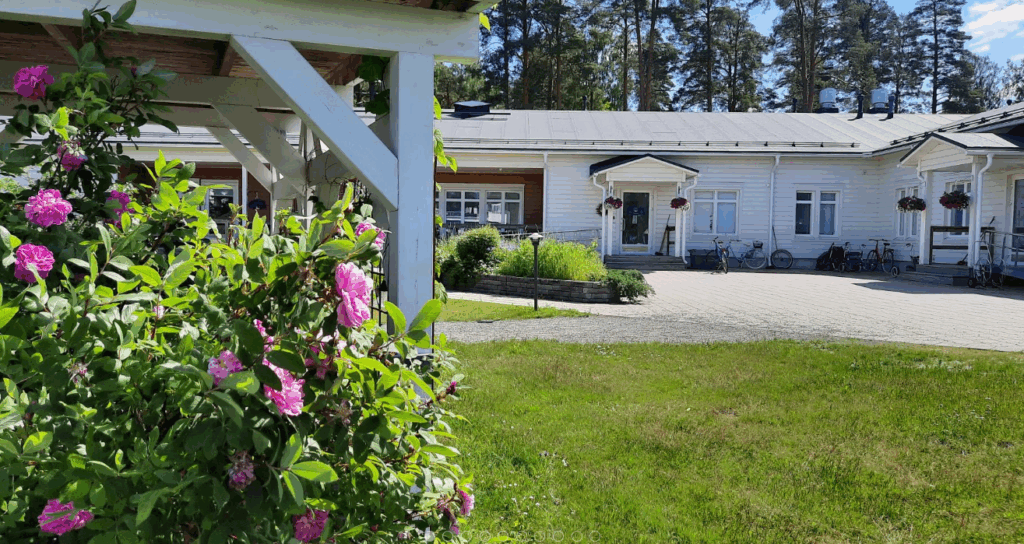 Onnikoti Kartanon piha