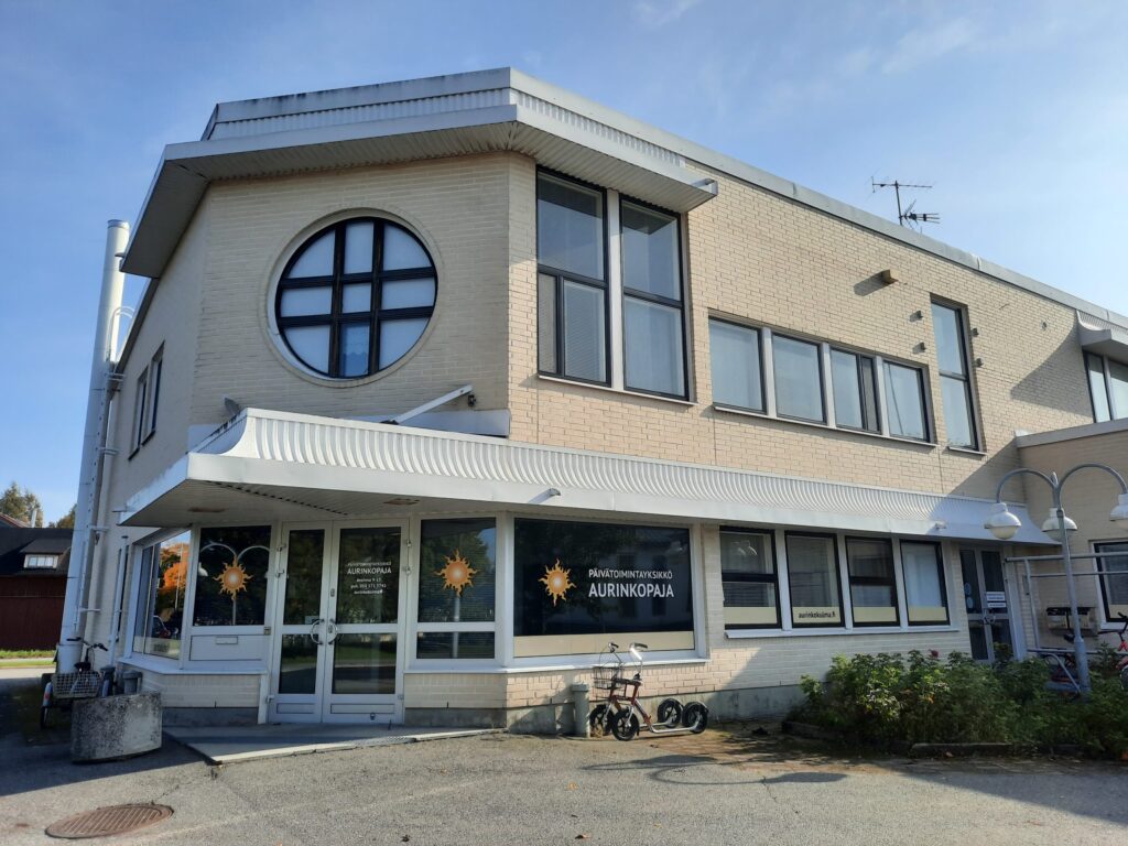 Aurinkopajan yksikkö ulkoa päin