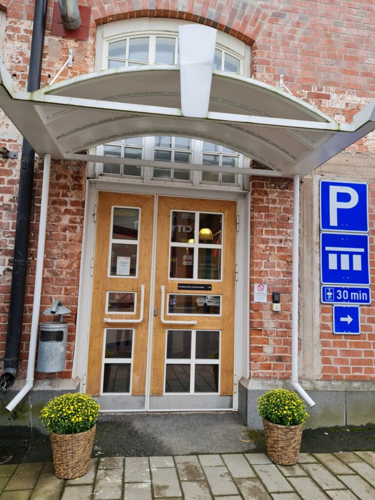 Päivätoiminta Aurinkomestan sisäänkäynti.