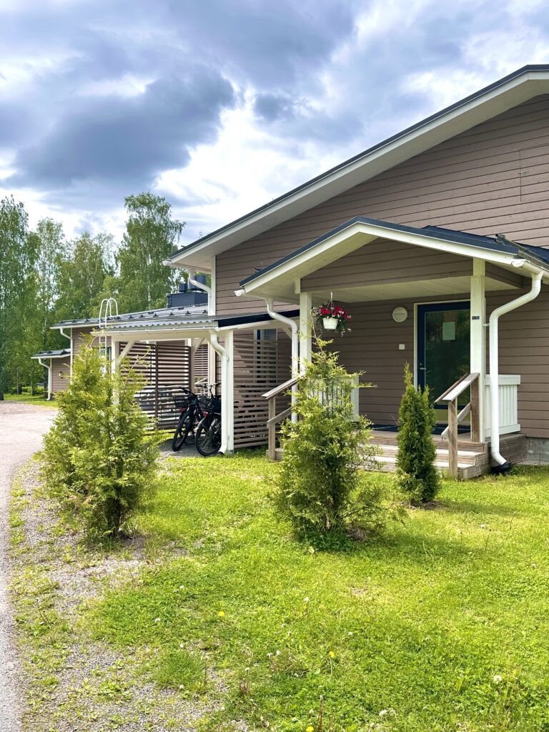 Onnikoti Polkan rakennus ulkoa päin.