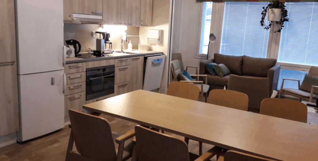 Onnikoti Kehrä, keittiö ja ruokailuryhmä.