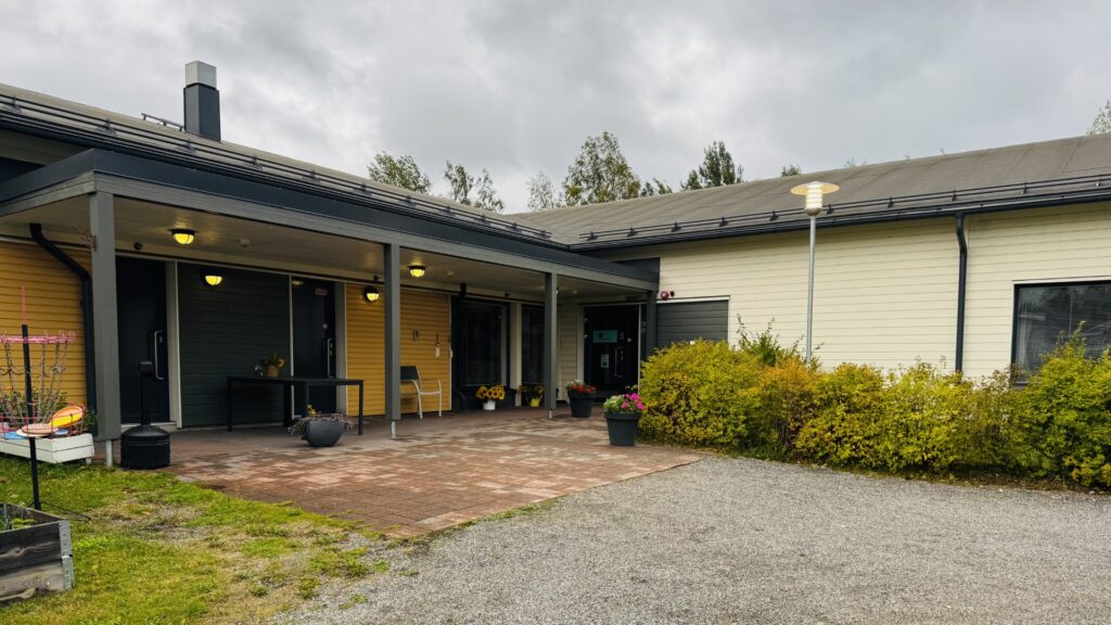 Onnikoti Martin etupiha