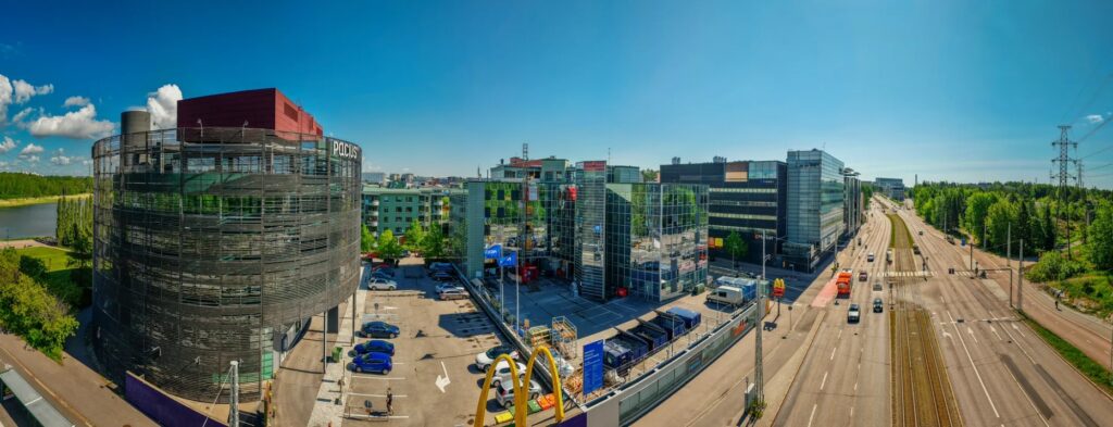 Onnikoti Fredrik ulkoa, McDonalds vieressä