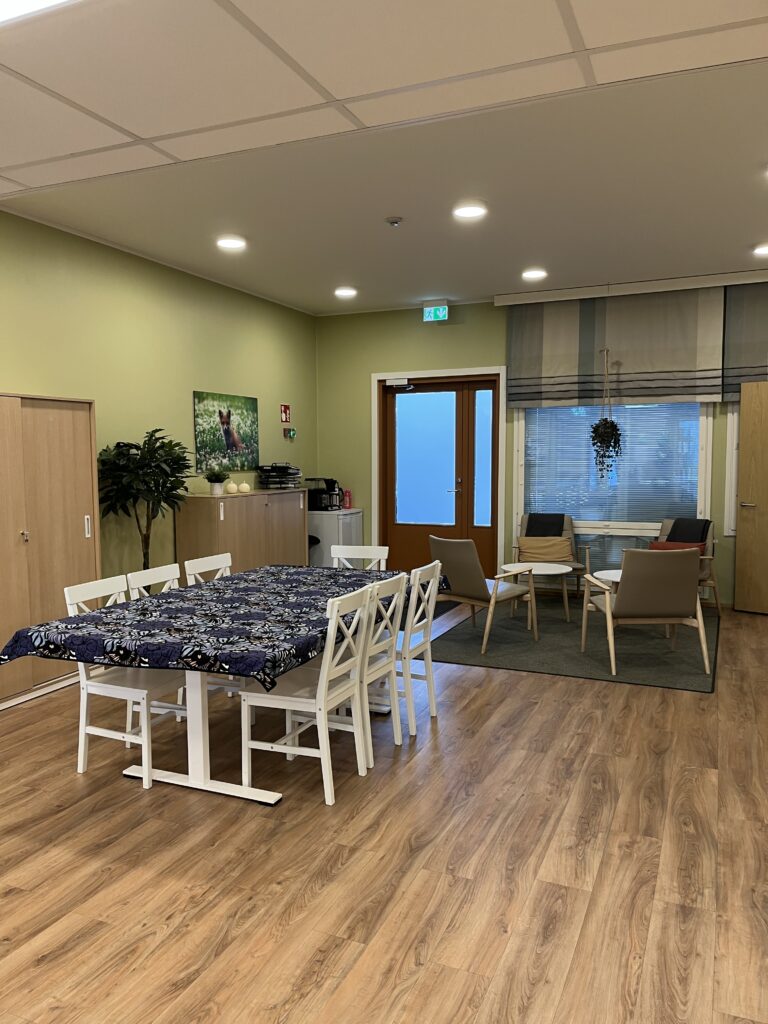 Onnikoti Polku, ruokapöytä