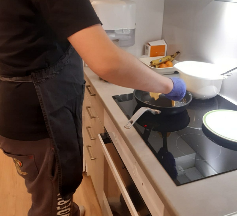 Onnikoti Tähtitaivas, ruoanlaittoa.